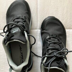 Like-New Women's Altra All Weather Running Sneaker (Size 9.5)